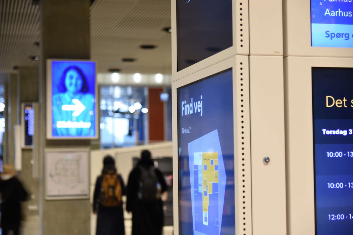 Interactive wayfinding kiosk displaying building map
